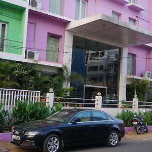 Lotels Hotel